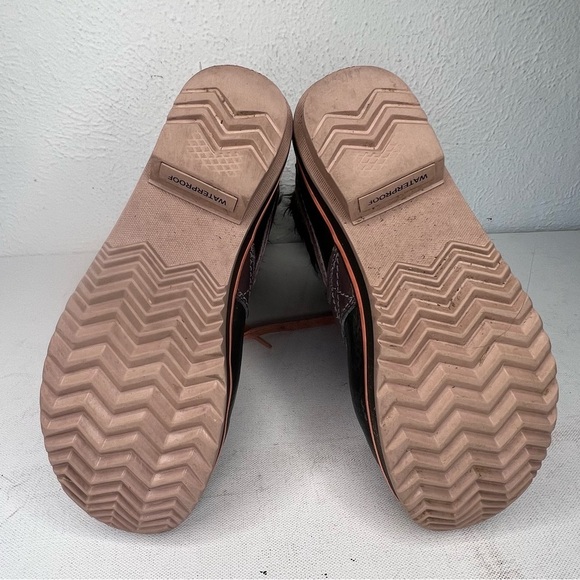 Sorel Tofino purple quilted shaft with black rubber toe - Picture 9 of 10